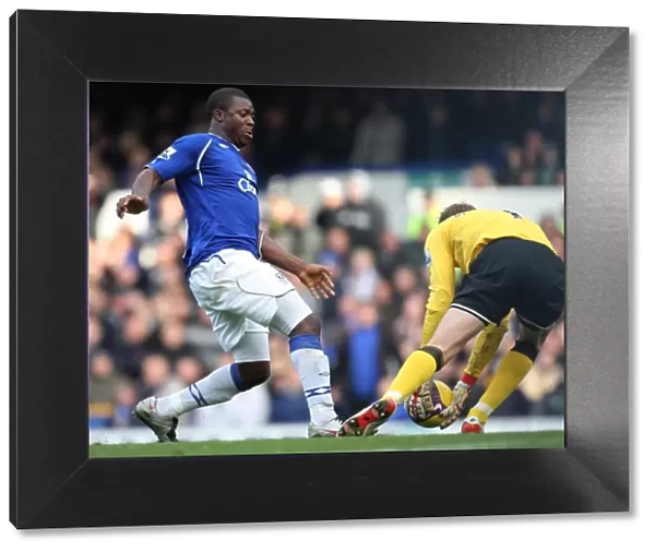 Yakubu vs Schwarzer: Intense Battle in Everton vs Fulham Barclays Premier League Match