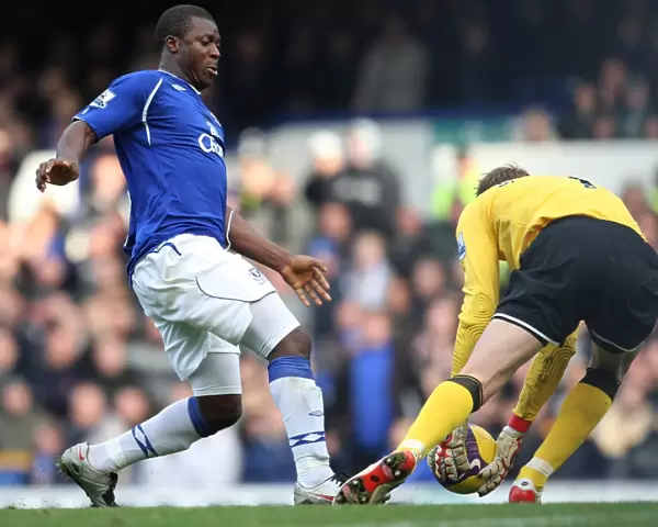 Yakubu vs Schwarzer: Intense Battle in Everton vs Fulham Barclays Premier League Match