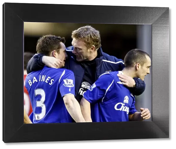Everton FC: David Moyes and Players Celebrate FA Cup Quarter Final Victory over Middlesbrough (08 / 09) - Moyes with Leighton Baines and Leon Osman