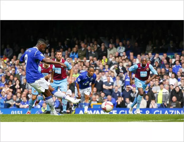 Louis Saha's Dramatic Penalty: Everton's Victory Over West Ham United, May 2009