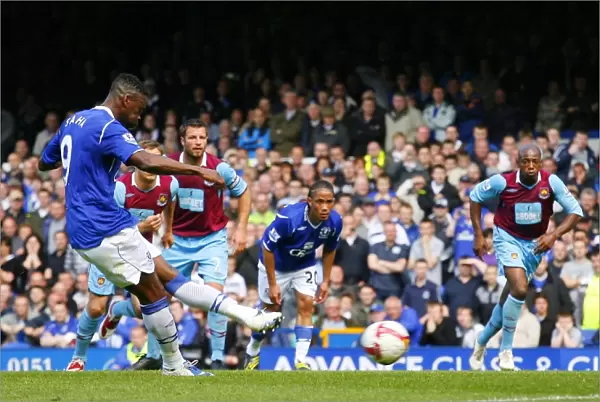 Louis Saha's Dramatic Penalty: Everton's Victory Over West Ham United, May 2009