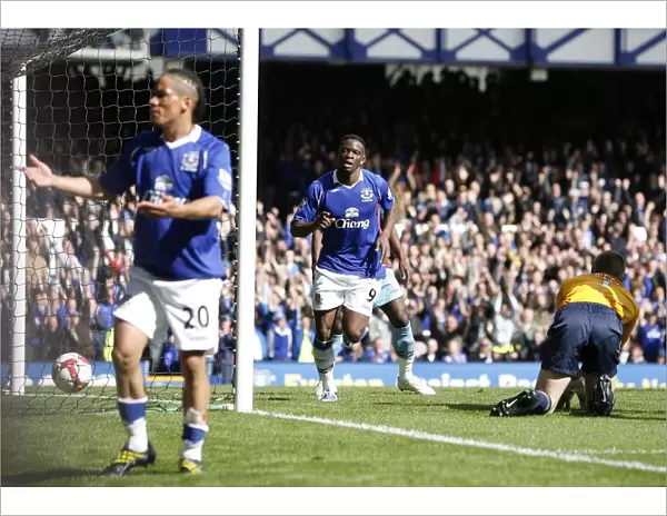 Louis Saha's Triple: Everton's Third Goal vs. West Ham United (16 / 5 / 09)