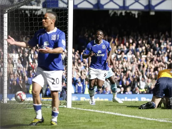 Louis Saha's Triple: Everton's Third Goal vs. West Ham United (16 / 5 / 09)