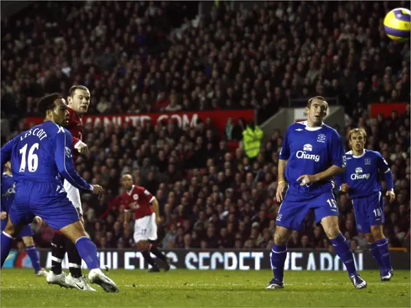 Wayne Rooney's Thrilling Near-Miss: Manchester United vs. Everton (Premier League, 29 / 11 / 06)