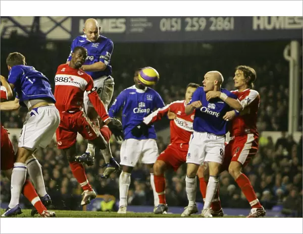 Everton v Middlesbrough Evertons Lee Carsley has a header on goal