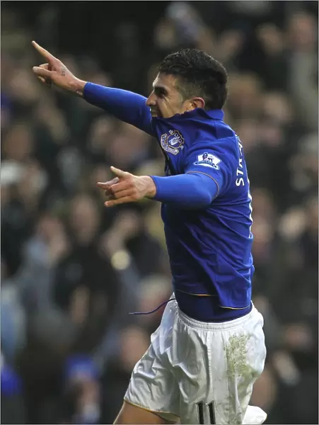 Everton's Double Victory: Denis Stracqualursi's Brace Against Chelsea (Barclays Premier League, 11 February 2012)