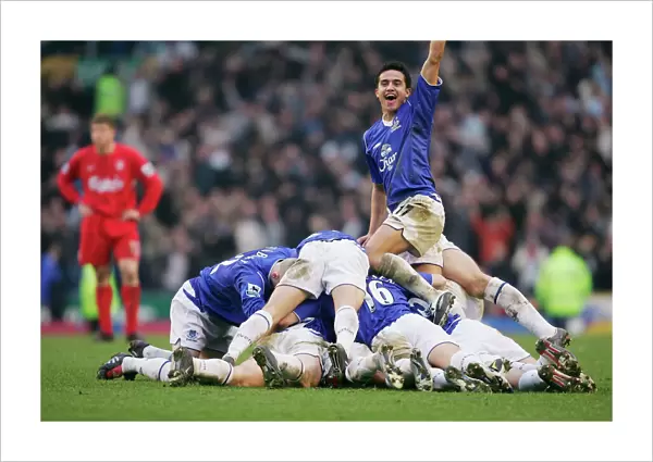 The Everton team pile on Lee Carsley after his goal