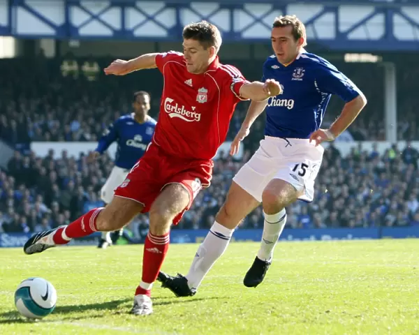 The Derby Showdown: Gerrard vs. Stubbs at Goodison Park (2007) - Everton vs. Liverpool Football Rivalry