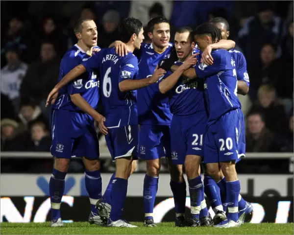 Football - West Ham United v Everton Carling Cup Quarter Final - Upton Park - 07  /  08 - 12  /  12  /  07 Leon Osman - Everton celebrates with team mates after scoring their first goal of the match Mandatory Credit: Action Images  / 