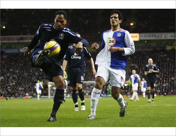 Lescott vs. Santa Cruz: Everton vs. Blackburn Rovers Clash in 07 / 08 Premier League