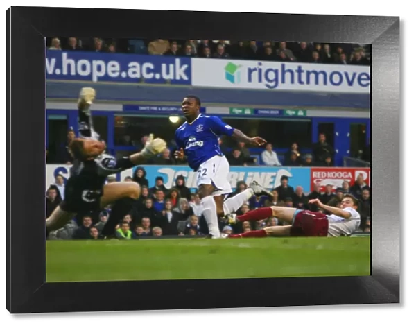 Yakubu Scores First Goal for Everton Against West Ham in 07 / 08 Premier League: A Historic Moment at Goodison Park