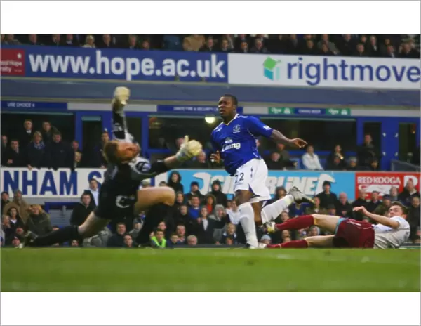 Yakubu Scores First Goal for Everton Against West Ham in 07 / 08 Premier League: A Historic Moment at Goodison Park