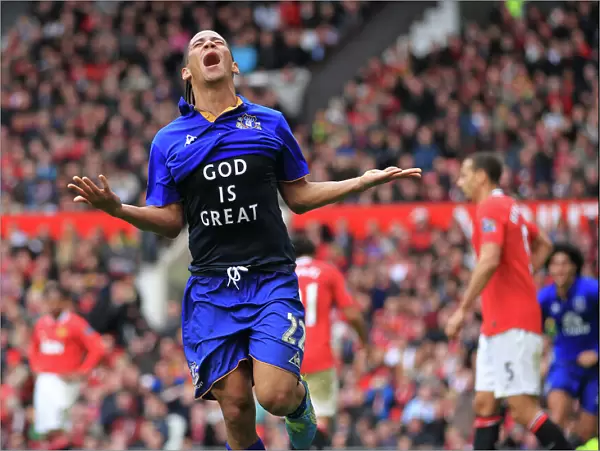 Everton's Steven Pienaar Scores Fourth Goal and Reveals God is Great T-shirt vs. Manchester United (22 April 2012, Old Trafford)