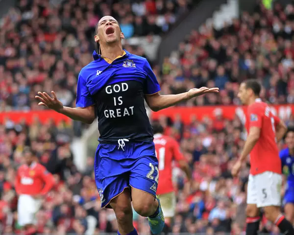 Everton's Steven Pienaar Scores Fourth Goal and Reveals God is Great T-shirt vs. Manchester United (22 April 2012, Old Trafford)