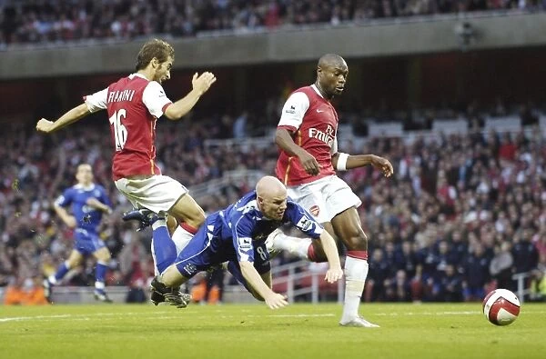 Arsenal v Everton 28  /  10  /  06 Evertons Andrew Johnson goes down by a challenge from Arsenals Mathieu Flamini and William Gallas in the