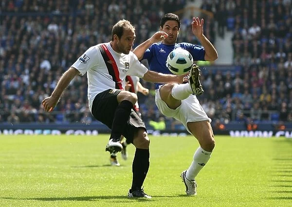 Battle for the Ball: Arteta vs. Zabaleta - Everton vs. Manchester City (07 May 2011)