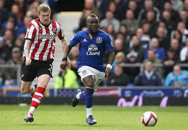 Battle for the Ball: McClean vs. Drenthe - Everton vs. Sunderland FA Cup Sixth Round Clash (17 March 2012)