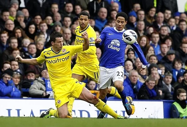 Battle for the Ball: Steven Pienaar vs. Ian Harte - Everton's Triumph (3-1 over Reading, Goodison Park, 02-03-2013)