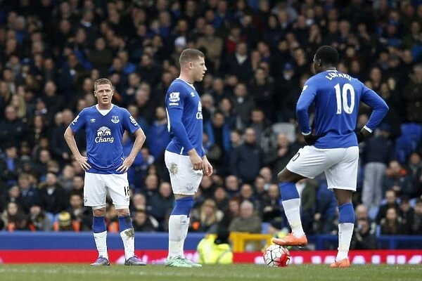 Dejected Everton Trio: McCarthy, Barkley, Lukaku After Conceding Second Goal to Arsenal (Everton v Arsenal, Goodison Park)