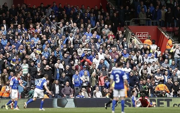 Everton Fans Unwavering Passion: Southampton vs. Everton (26-04-2014, St. Mary's: Southampton 2 - Everton 0)