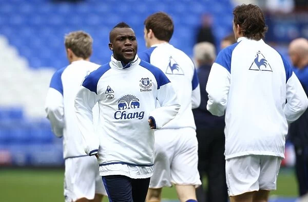 Everton FC: Royston Drenthe Joins Team Warm-Up Before FA Cup Showdown vs. Sunderland (17 March 2012)