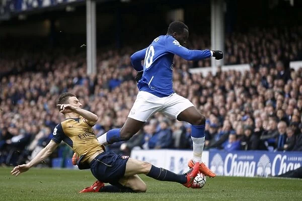 Everton vs Arsenal: Intense Battle Between Lukaku and Koscielny at Goodison Park