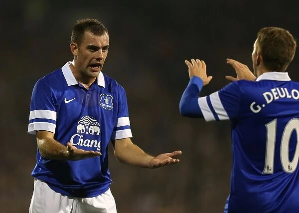Everton's Gibson and Deulofeu Celebrate First Goal in Fulham vs. Everton Capital One Cup Match