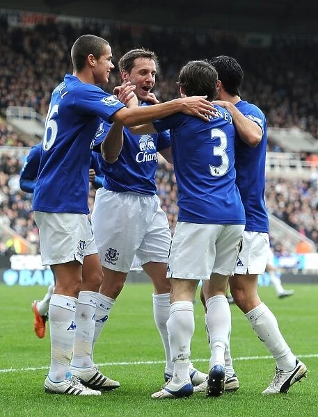 Everton's Jagielka Scores and Celebrates with Team against Newcastle United (05.03.2011, Barclays Premier League)