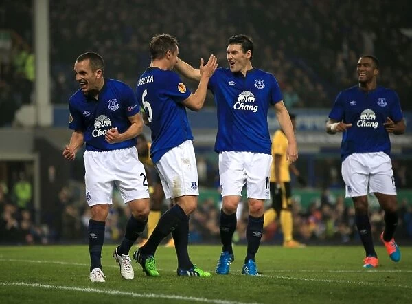 Everton's Jagielka Scores Second Goal, Celebrates with Osman and Barry (UEFA Europa League)
