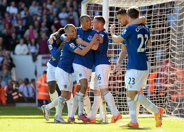 Everton's Romelu Lukaku Scores and Celebrates with Team-mates vs. West Ham United in Premier League