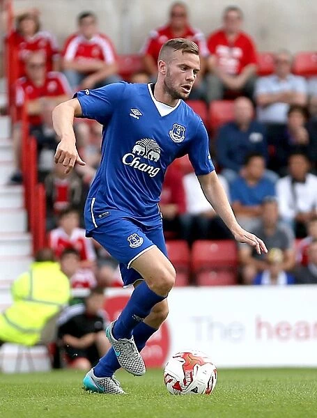 Everton's Tom Cleverley in Pre-season Form: Everton FC vs Swindon Town at The County Ground (July 11, 2015)