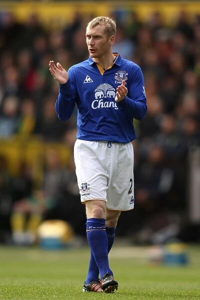 Everton's Tony Hibbert in Action: Ever vs Norwich City (07.04.2012, Carrow Road)