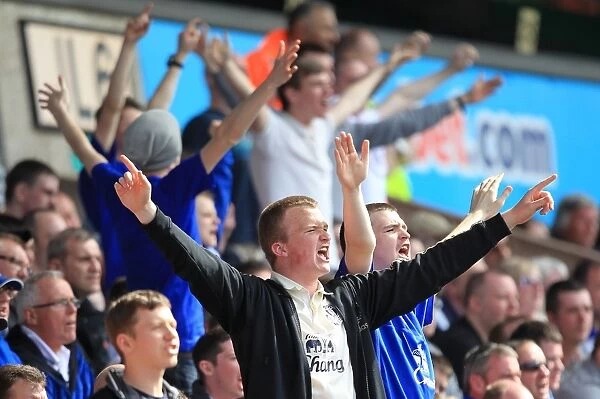 Everton's Unwavering Sea of Passion: A Roar from the Stands at Molineux (09.04.2011)