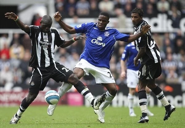 Faye and Beye vs Anichebe: Newcastle United vs Everton, 2007 Barclays Premier League Clash