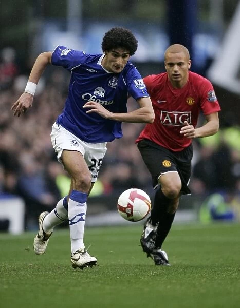 Fellaini vs. Brown: Everton vs. Manchester United Clash in the Barclays Premier League (08 / 09)