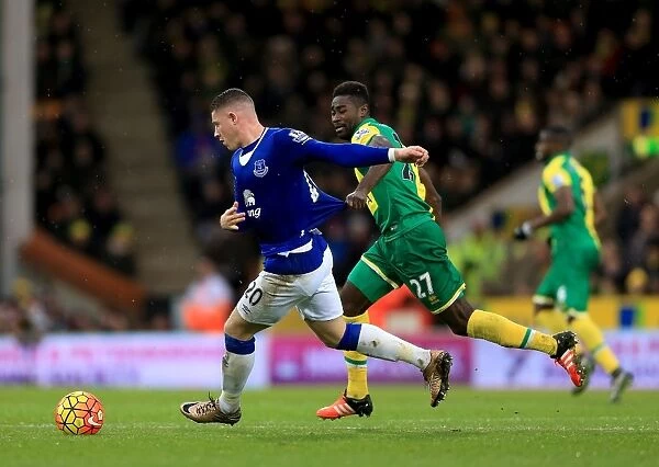 Intense Battle for Ball Possession: Ross Barkley vs. Alexander Tettey, Norwich City vs. Everton, Premier League