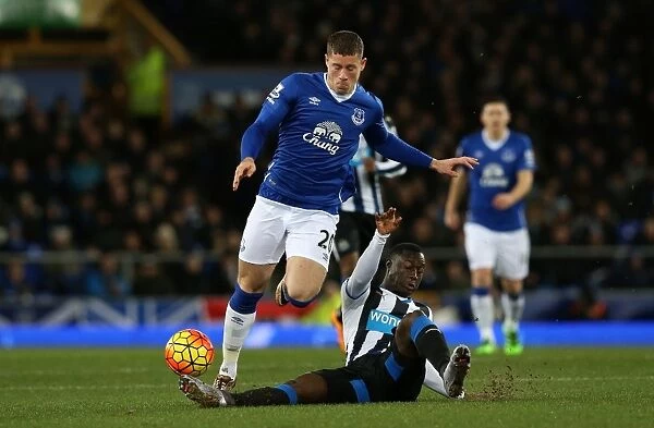 Intense Battle for Ball Possession: Ross Barkley vs. Henri Saivet, Everton vs. Newcastle United, Premier League