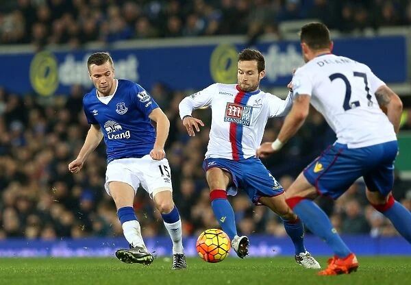 Intense Rivalry: Cleverley vs. McGeady - Everton vs. Crystal Palace: A Battle for the Ball