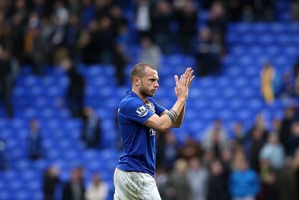 Johnny Heitinga's Unyielding Determination: Everton's FA Cup Sixth Round Victory vs. Sunderland at Goodison Park (17 March 2012)