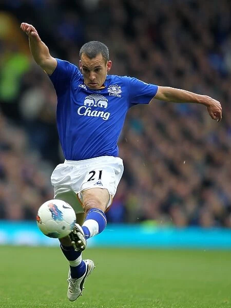 Leon Osman in Action for Everton Against Manchester United (29 October 2011)