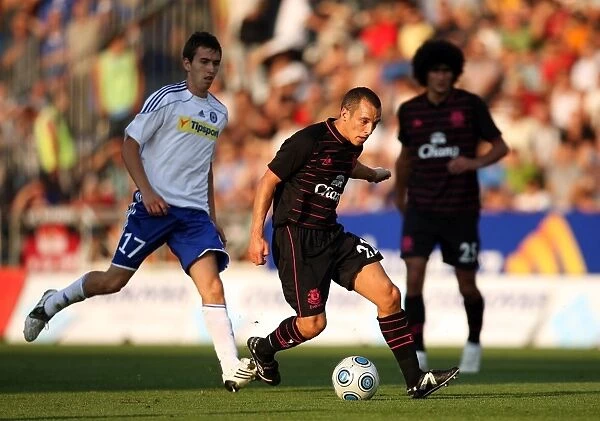 Leon Osman vs. Tomas Horava: A Battle for Ball Possession in Everton's UEFA Europa League Clash
