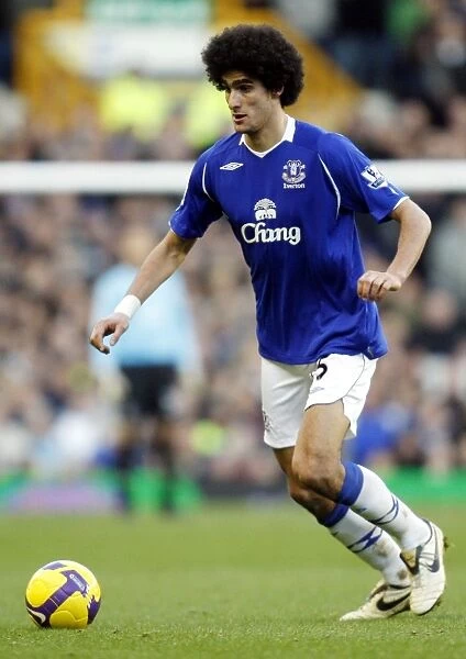Marouane Fellaini: Everton's Midfield Maestro in Action, 08 / 09 Season