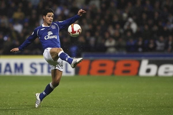 Mikel Arteta: Everton's Midfield Maestro in Action vs. Bolton Wanderers (2008, Barclays Premier League)