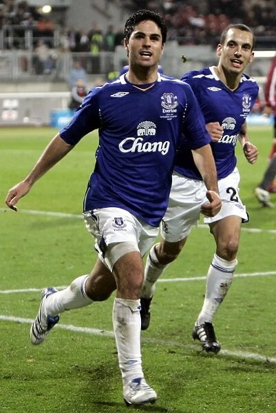 Mikel Arteta's Historic Goal: Everton's First in UEFA Cup Win Against FC Nurnberg (8 / 11 / 07)