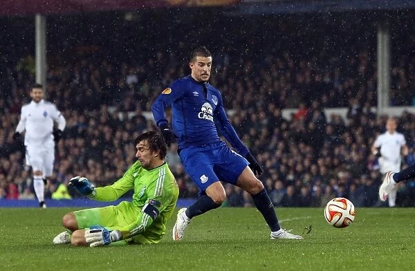 Mirallas Dazzles: Everton's Star Forward Outmaneuvers Shovkovskiy in Europa League Showdown vs Dynamo Kiev