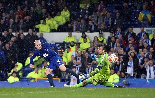 Naismith Strikes First: Everton's Europa League Goal vs. Dynamo Kiev