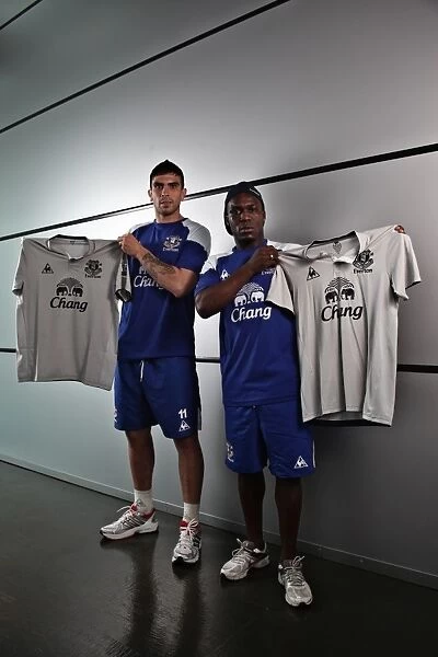 New Faces at Everton FC: Denis Stracqualursi and Royston Drenthe's Arrival Unveiled