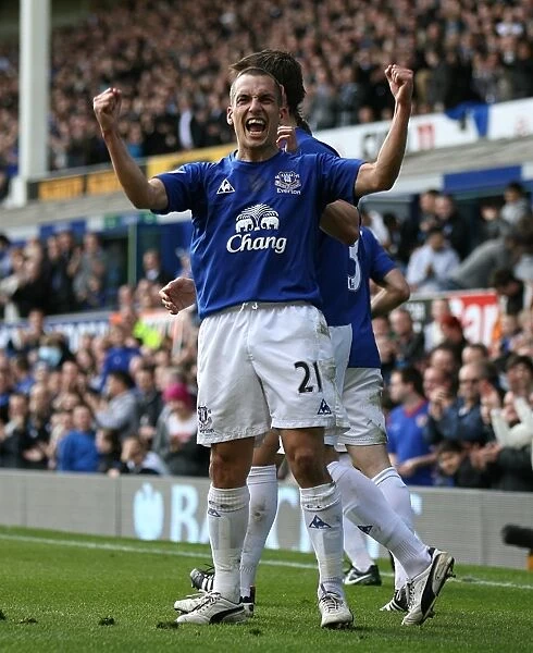 Osman's Stunner: Everton Takes the Lead Against Aston Villa (04.04.2011, Barclays Premier League)