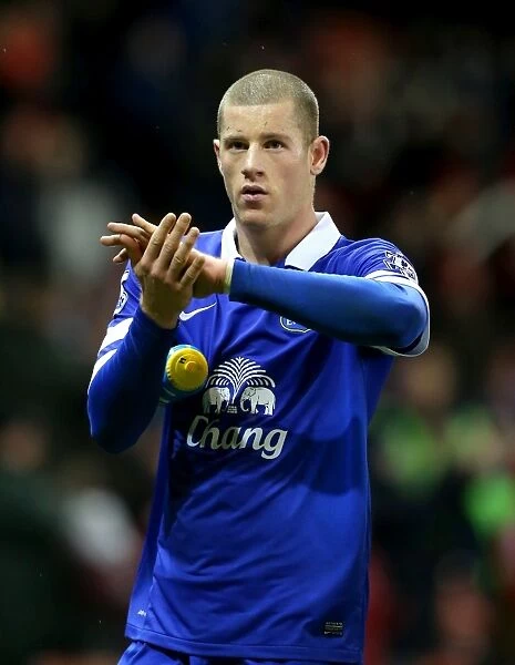Ross Barkley Acknowledges Fans: Everton Holds Stoke City to a Draw (01-01-2014)