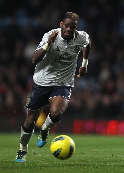 Thrilling Moment: Louis Saha Scores Stunner for Everton at Aston Villa (14 January 2012)